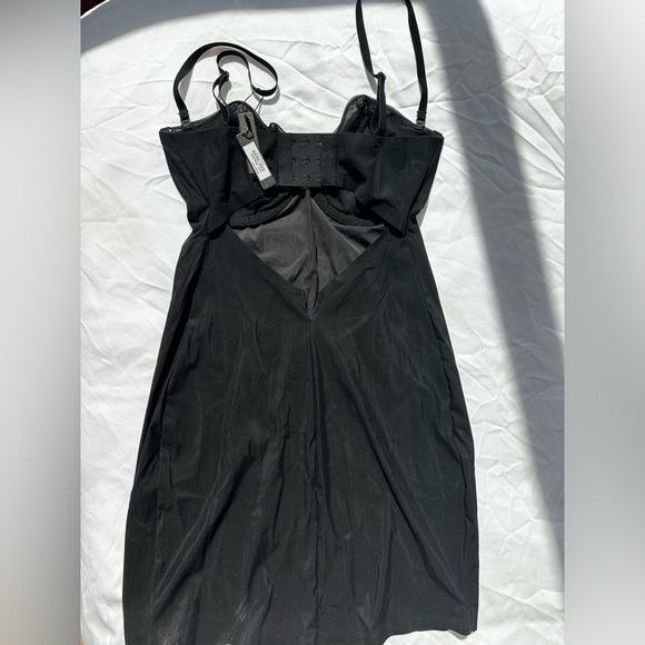 BRAND NEW SKIMS 34DD/32DDD Undergarment in Black - Picture 3 of 11